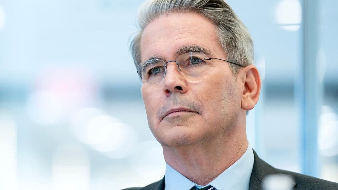 بسنت: تضعیف یوان، مالیات بر دیگر کشورهاست!