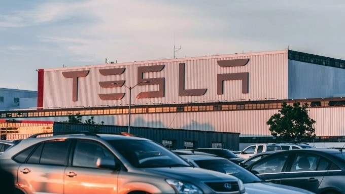 تحلیل سهام تسلا (TSLA) در تاریخ ۲۹ آبان ۱۴۰۴