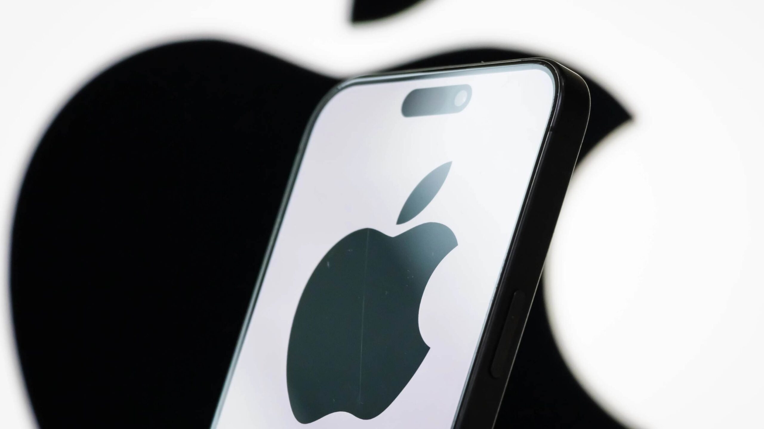 تحلیل سهام اپل (AAPL): ارتقای Siri با Gemini و هدف ۲۹۲ دلار